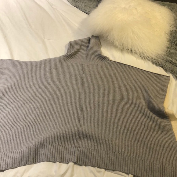 Poncho - Picture 3 of 5